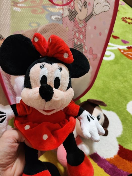 Продавам кош с играчки