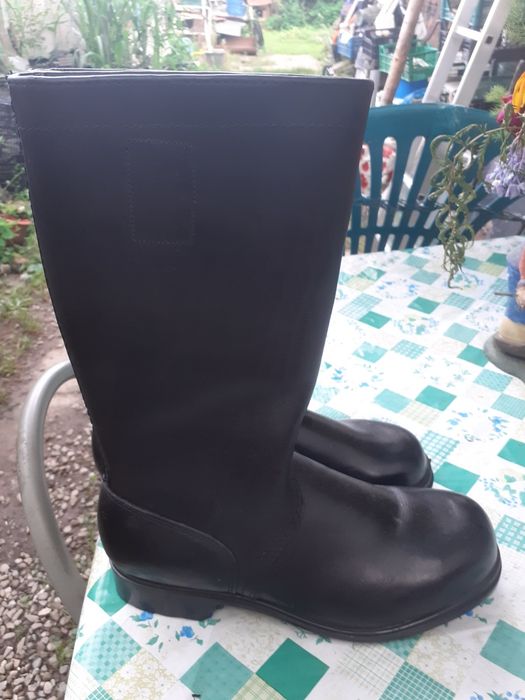 Cizme cu bombeu,piele,noi/40