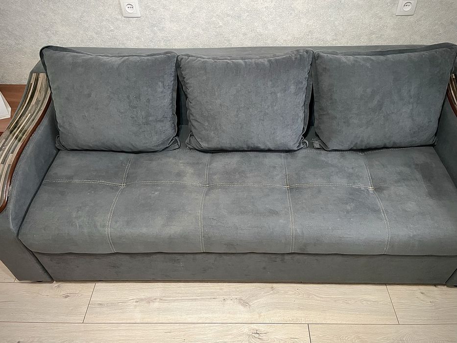 Продам диван. В хорошем состоянии.