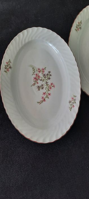 Сервиз от френски дуралекс - 6 бр., красив сервиз за кафе и 2 плата