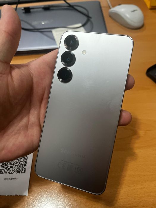 Samsung S 25. Samsung.