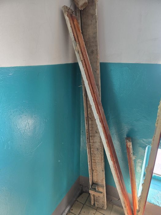 На дрова, 2000 тенге. Самовывоз