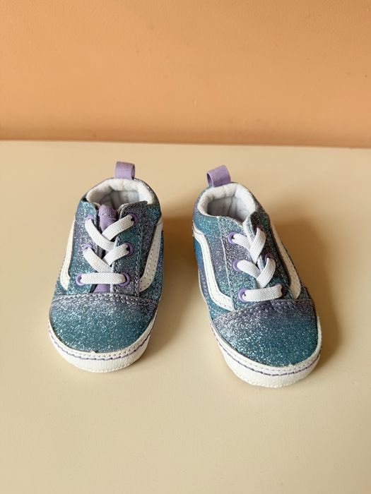 Нови оригинални бебешки маратонки Vans, размер 19