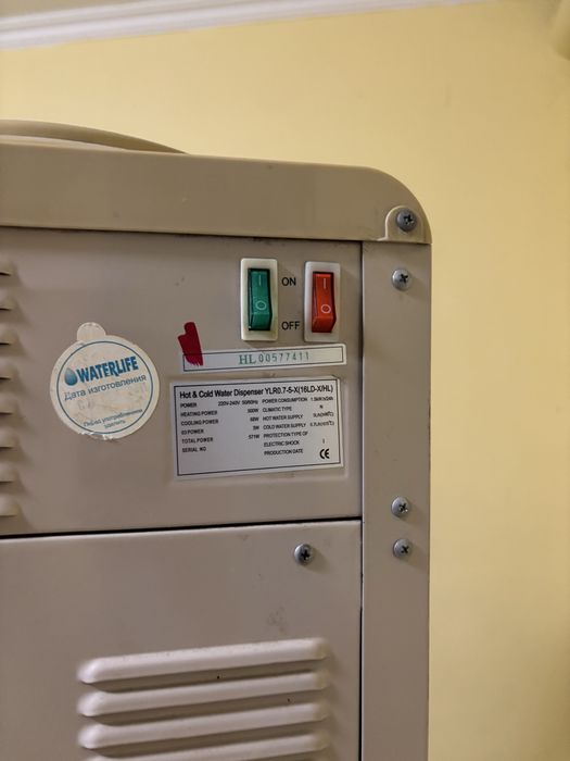 Продаю диспенсер