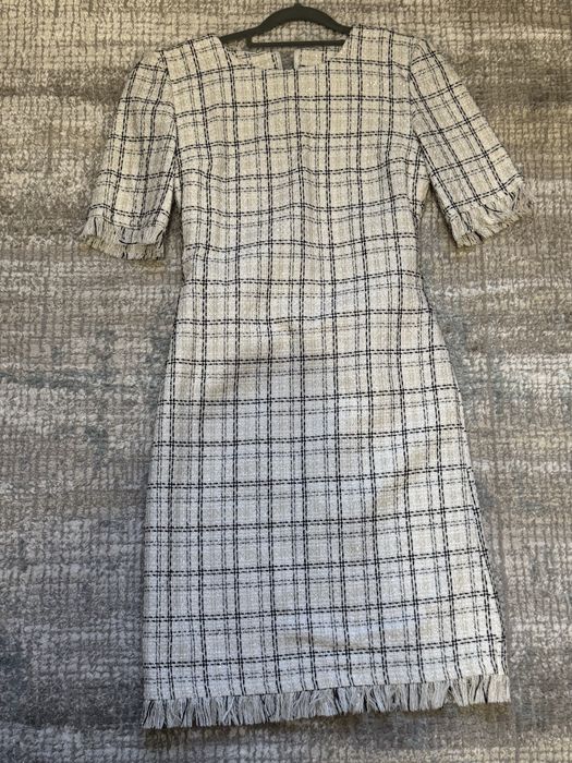 Продам костюм, платье, свитера