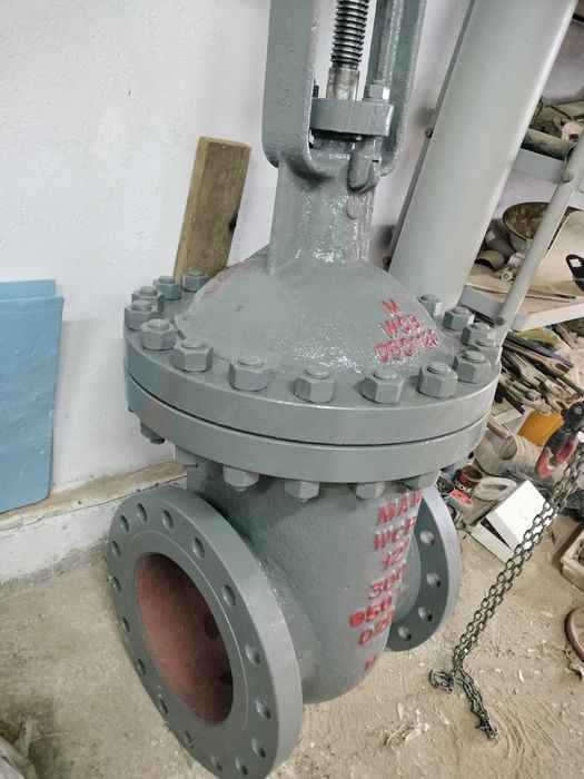 Продам задвижку 300/40