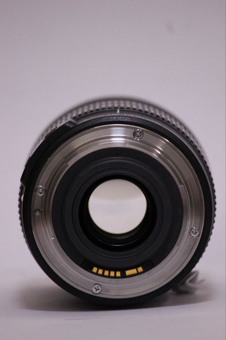 Объектив Canon 18-135mm