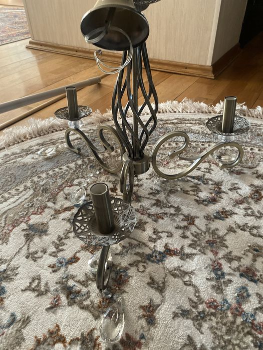 Продам люстру в отличном состоянии