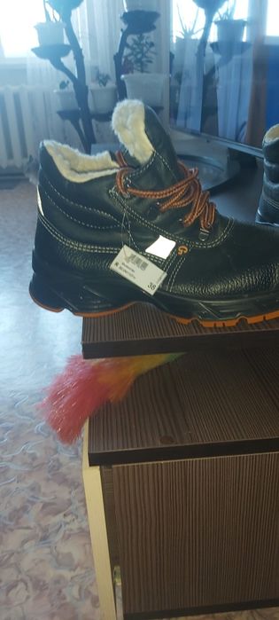 Продам зимнюю обувь 38р.