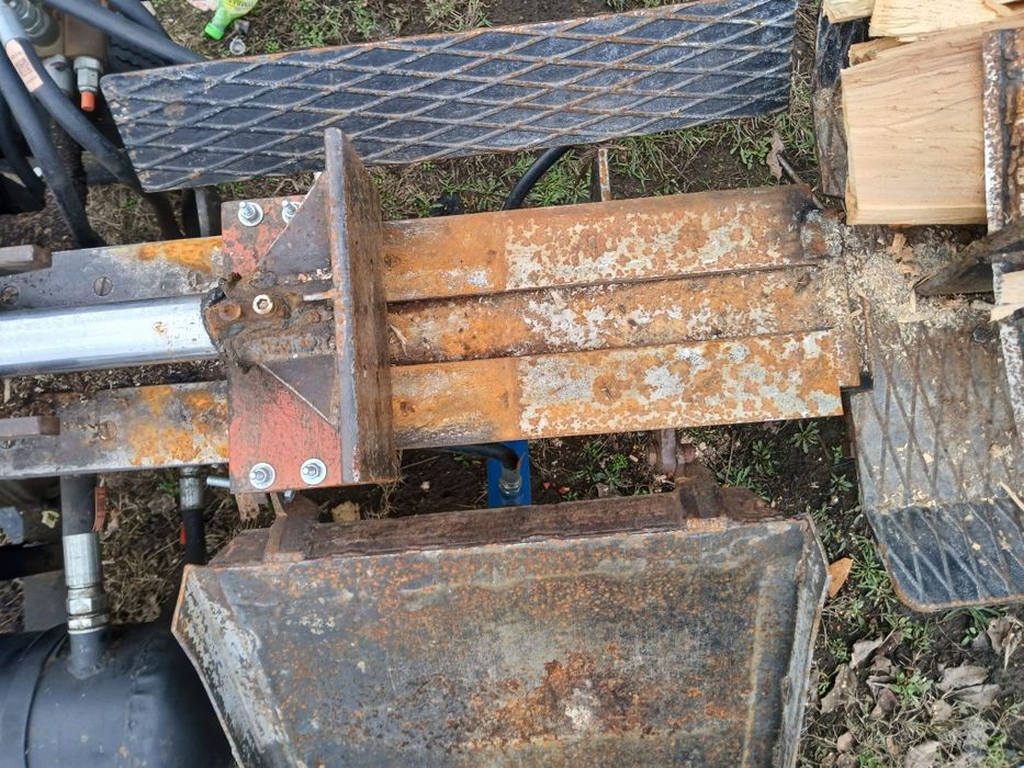 Vând despicator lemne