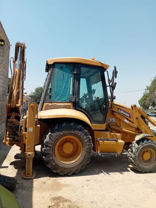 Ekskavator sotiladi. Holati yaxshi