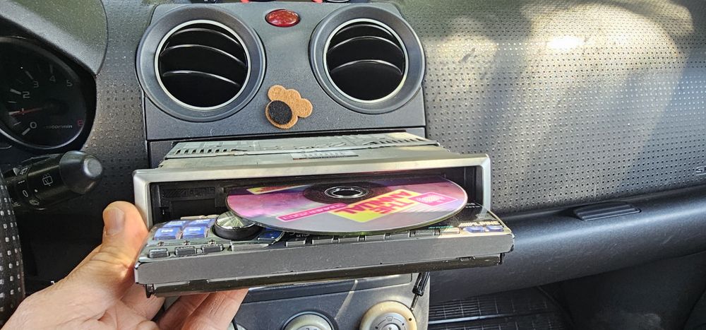 Продавам Alpine cda-9812rr