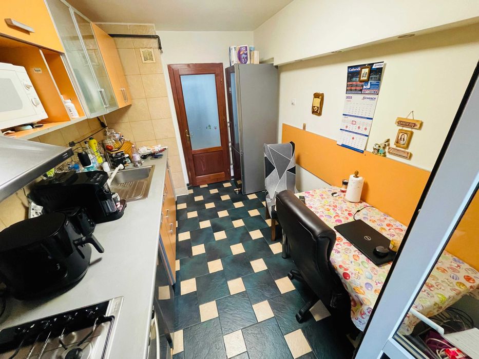 Apartament 2 camere decomandat str. Sinaii-Republicii, complet mobilat, bloc anvelopat, centrala proprie