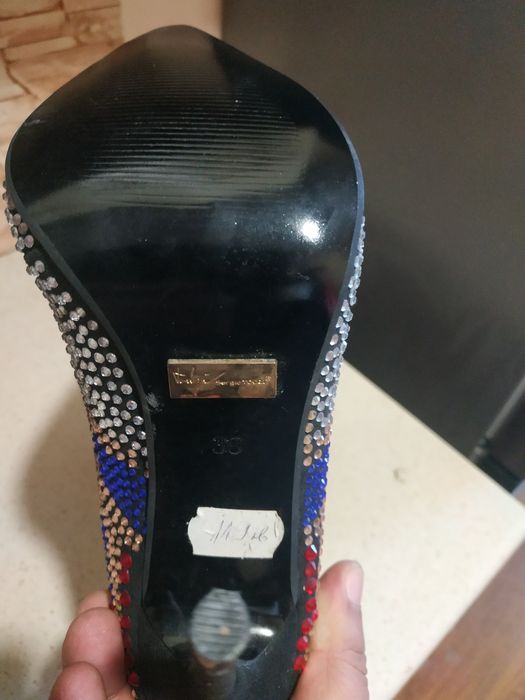 Предлагам дамски боти на Sergio Rossi