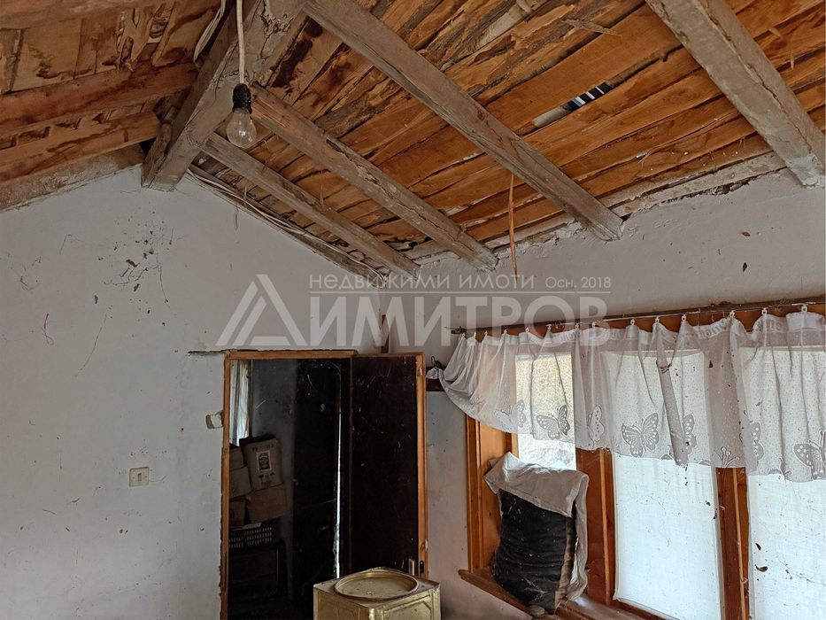 Продава вила на два етажа с дворно място 1,5 дка в с. Писарево, общ. Нови пазар, област Шумен