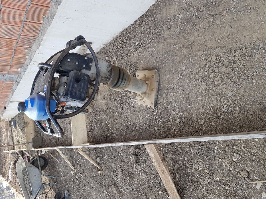 Inchiriez mai compactor, placa compactoare, picamer, ciocan demolator