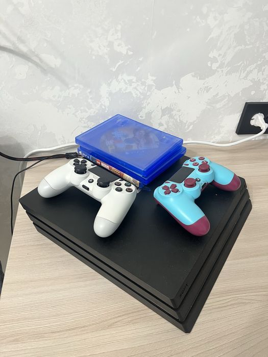 playstation 4 pro 1tb и 2 джойстика