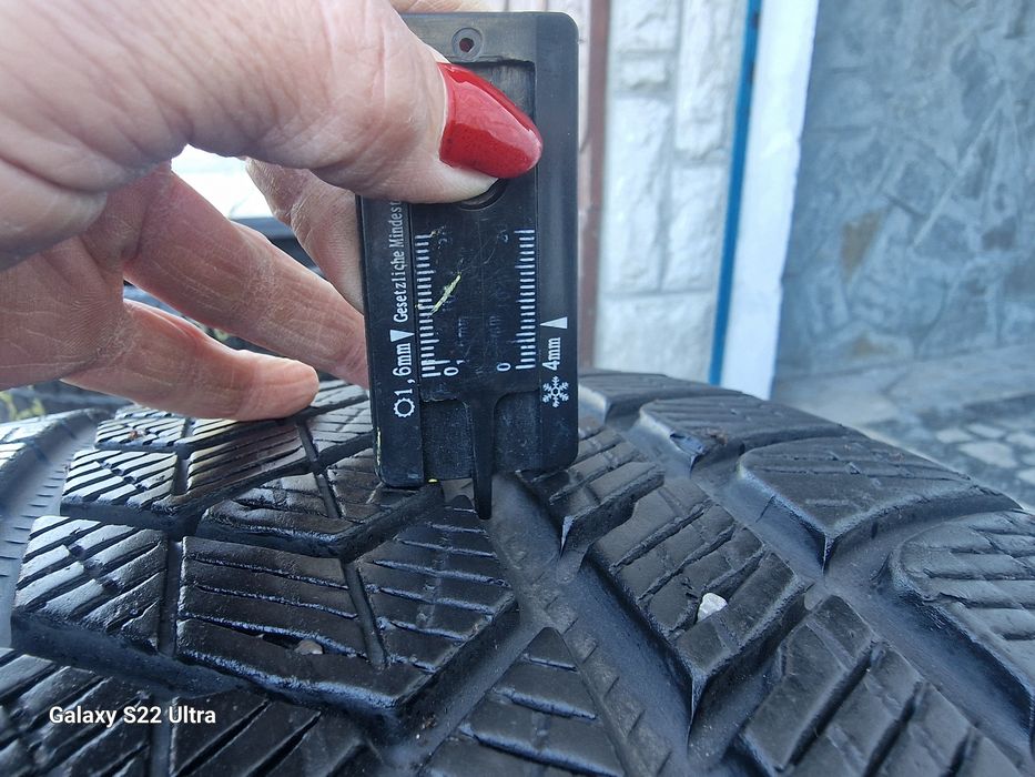 305 35 21 цола Pirelli 4броя Замъка Ямбол