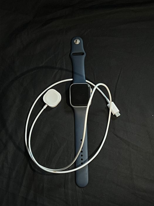 Apple Watch SE 44 в идеальном состоянии