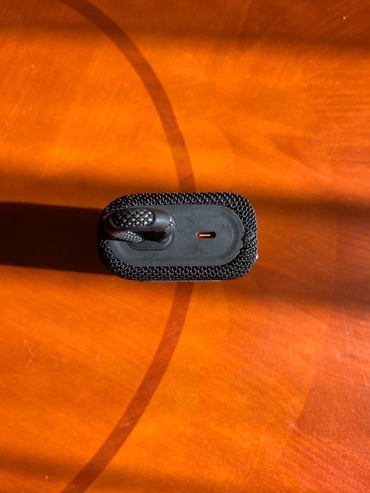 Продам оригинальную JBL колонку