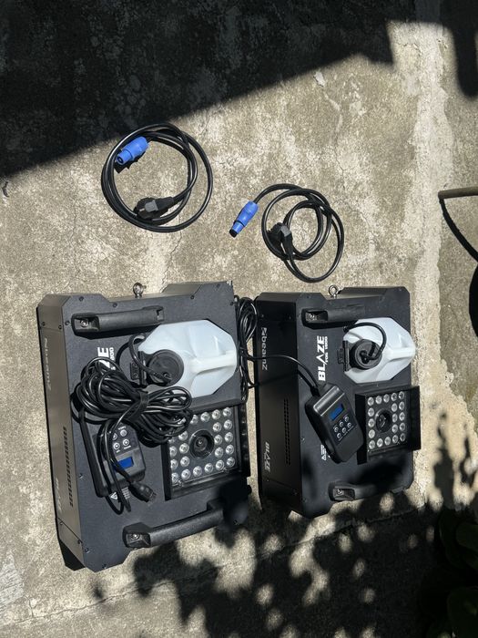 Mașină de fum verticală Beamz Blaze 1800 (O bucată)