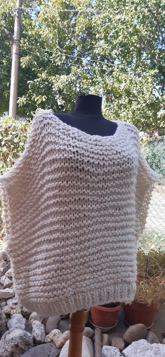 Ръчно изплетен пуловер