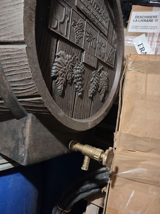 Butoi vin 180 l  cu cep in satre buna