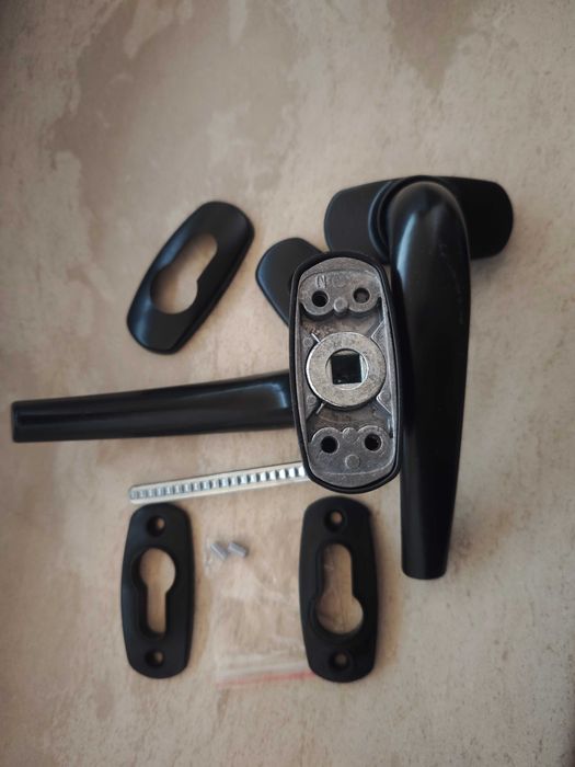 Дръжка за алуминиева и PVC дограма