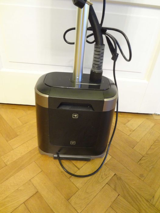 Aparat de calcat vertical cu aburi