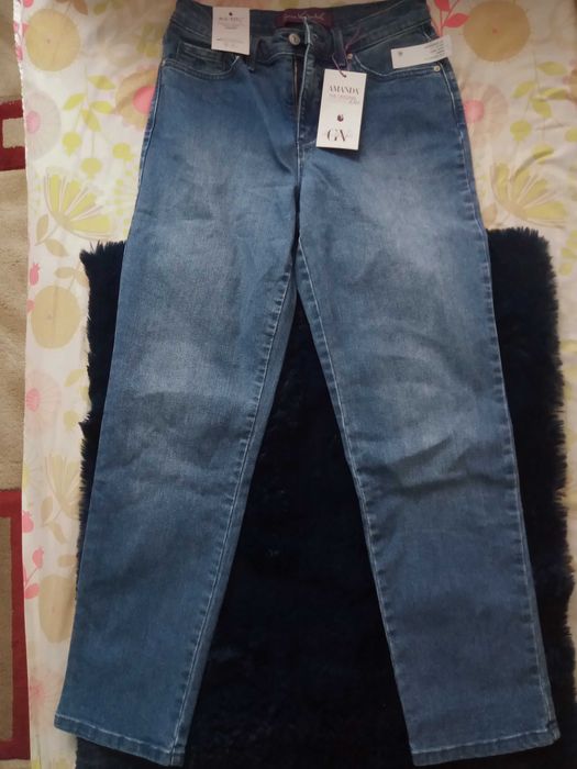 Blugi dama noi cu eticheta