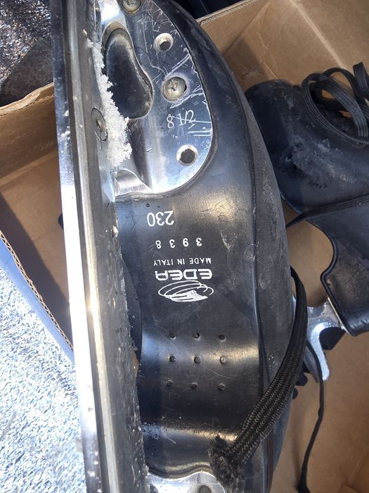 Продается профессиональный коньки