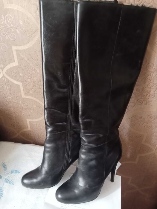 Продам зимние женские сапоги