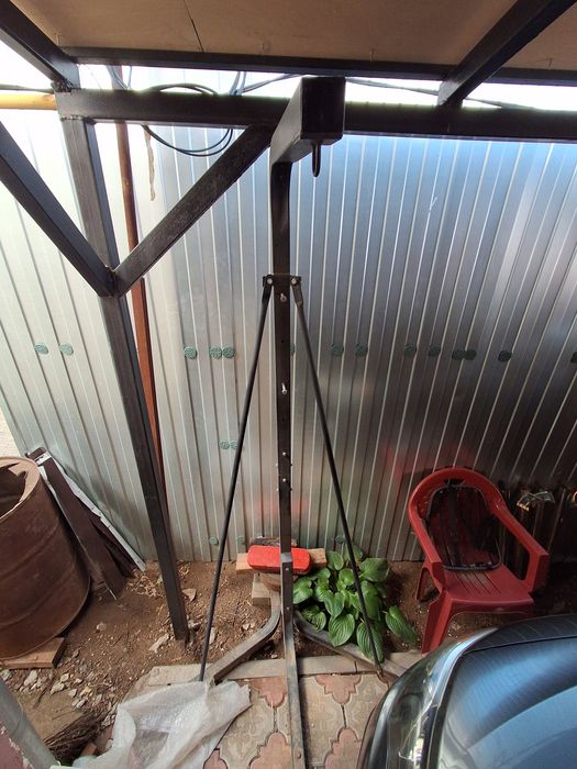 Продам железную стойку