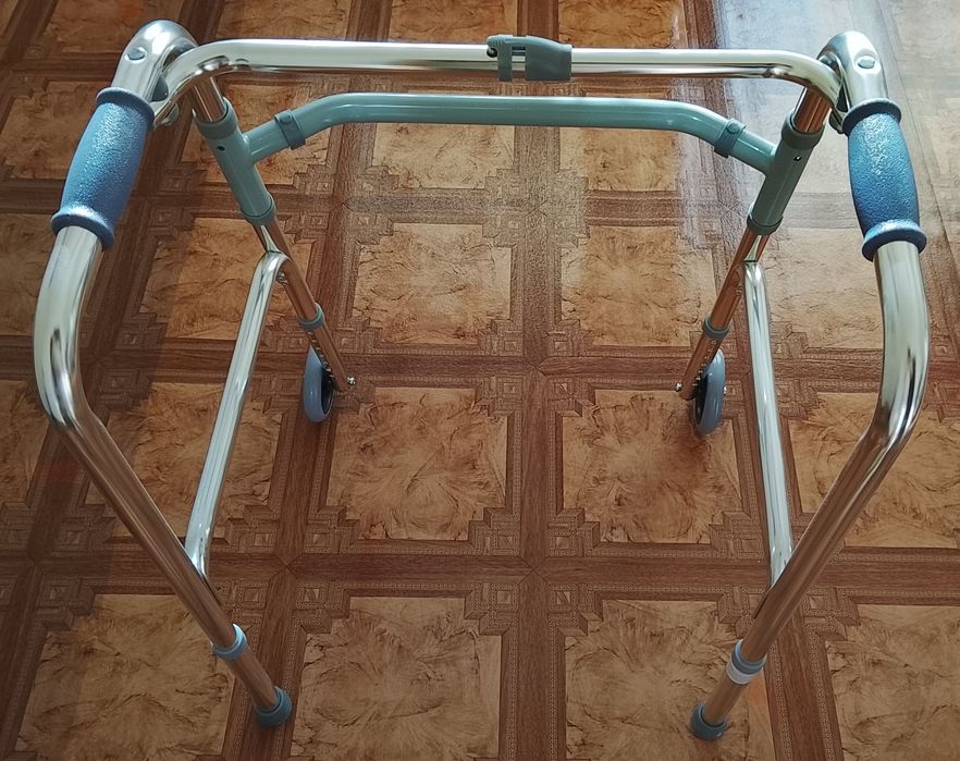 Продам ходунки новые