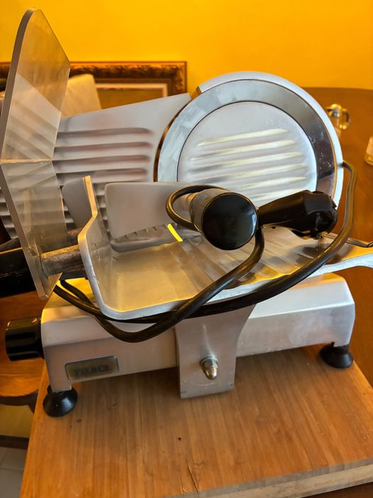 Професионална Колбасорезачка