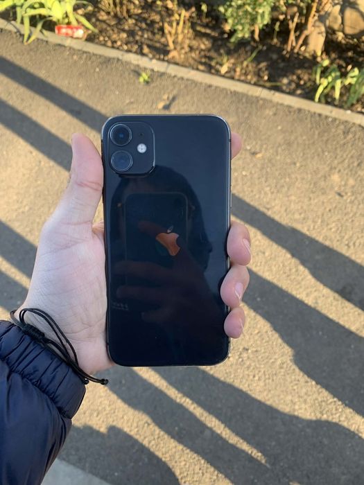 Vand iphone 11 128 gb impecabil!