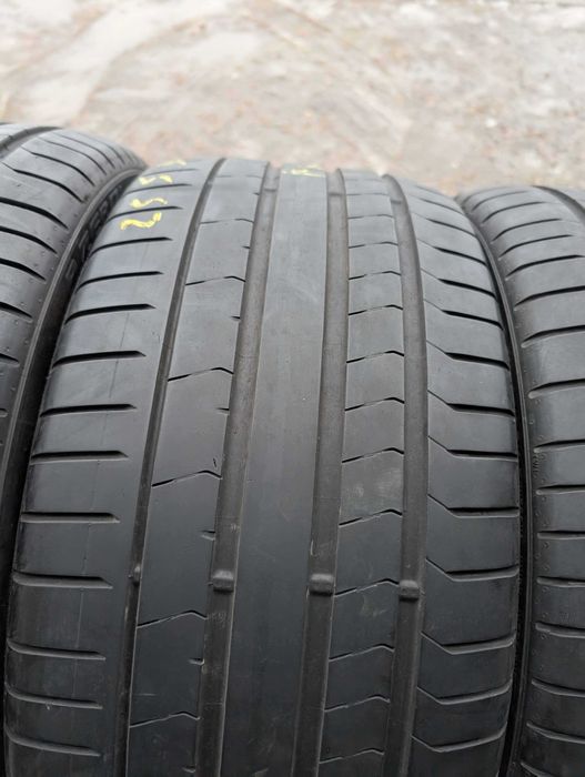 SET 4 Anvelope Vara 225/35 R20 + 255/30 R20 PIRELLI P Zero - Runflat