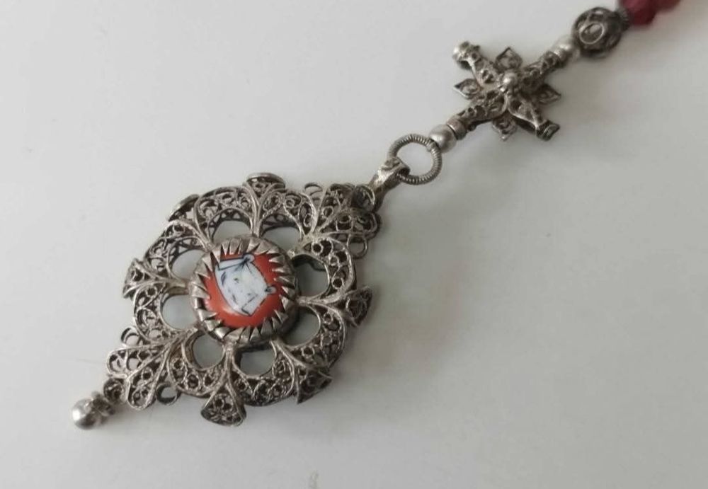 Vechi rozariu in stil antic victorian din argint filigranat cu margele rosii fatetate
