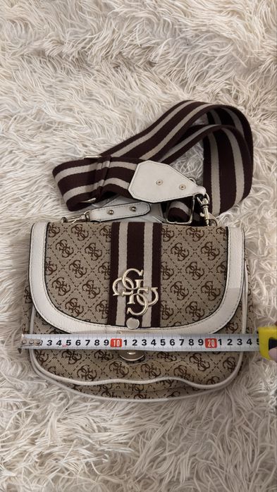 Дамска чанта Guess