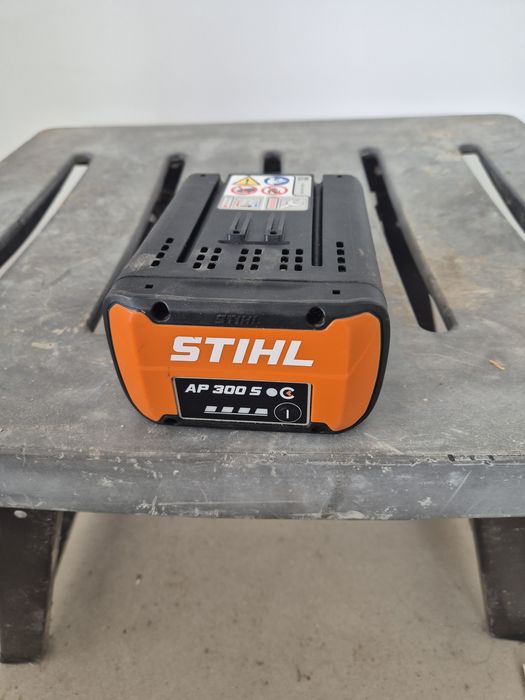 Acumulator ,baterie Stihl AP 300 S , aproape nouă