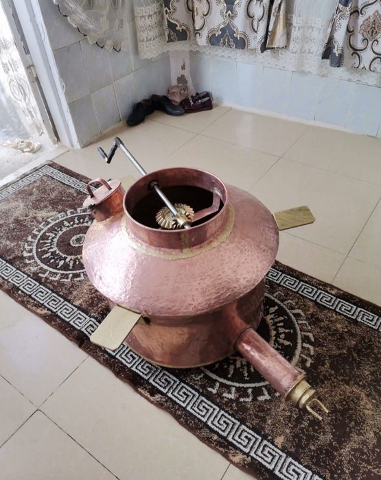 Vand cazane de facut tuica din cupru alimentar avem pe stoc de 80 de l