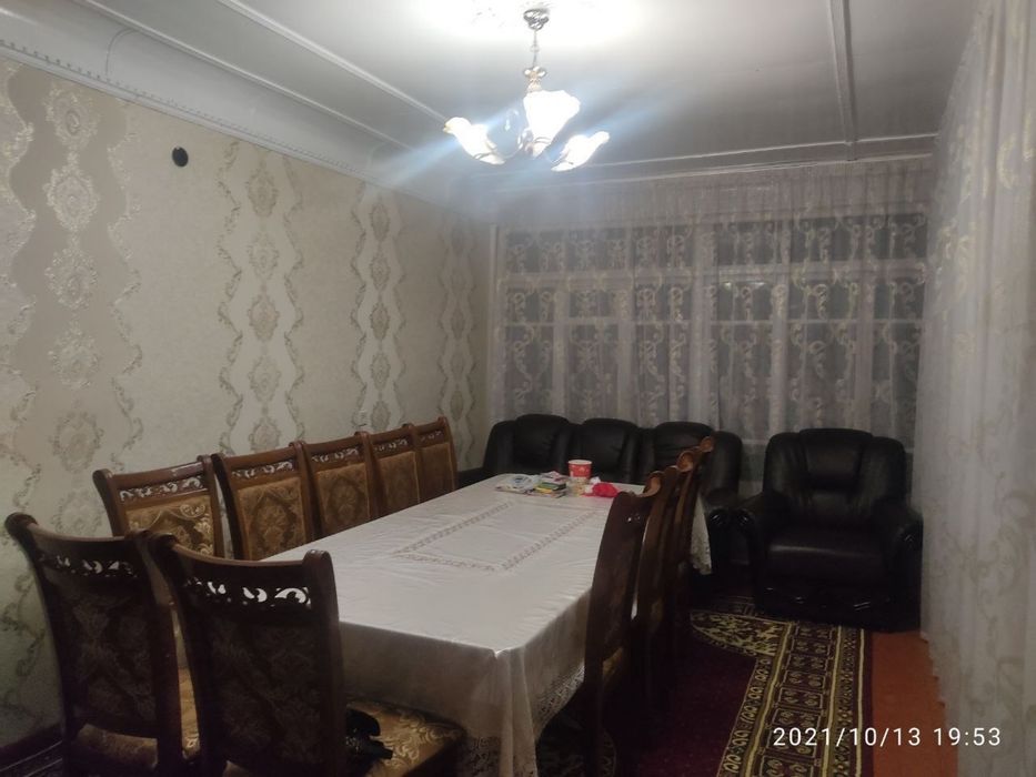 Продаются стол и стулья в хорошем состоянии