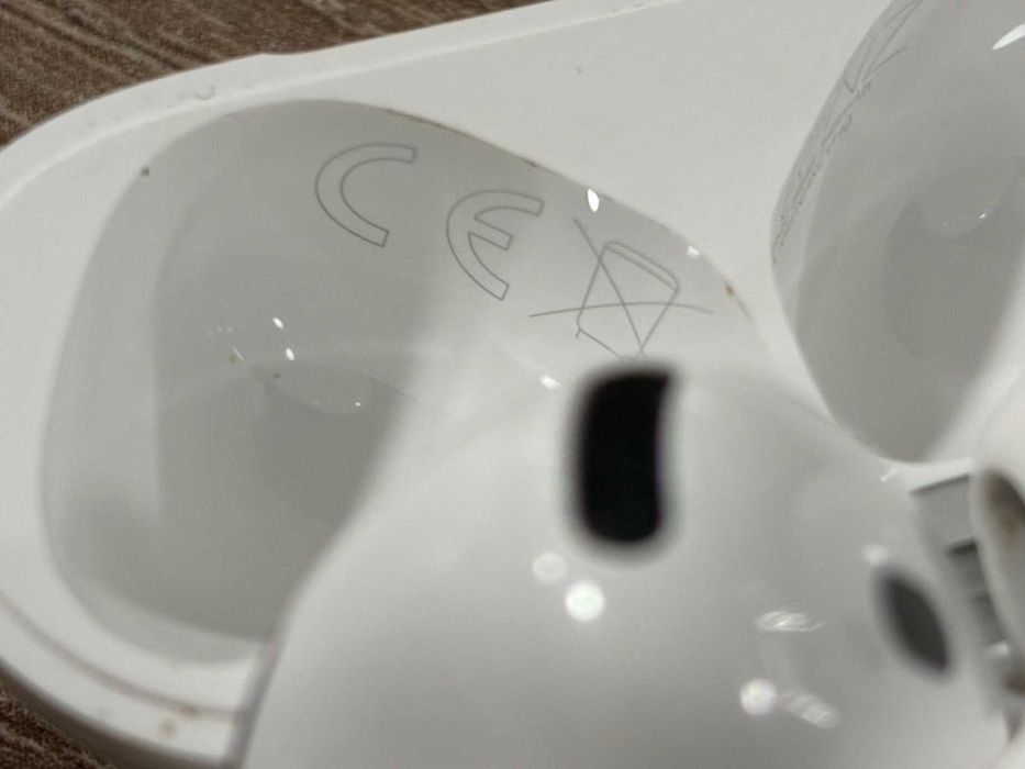 Безжични слушалки Apple - AirPods 4