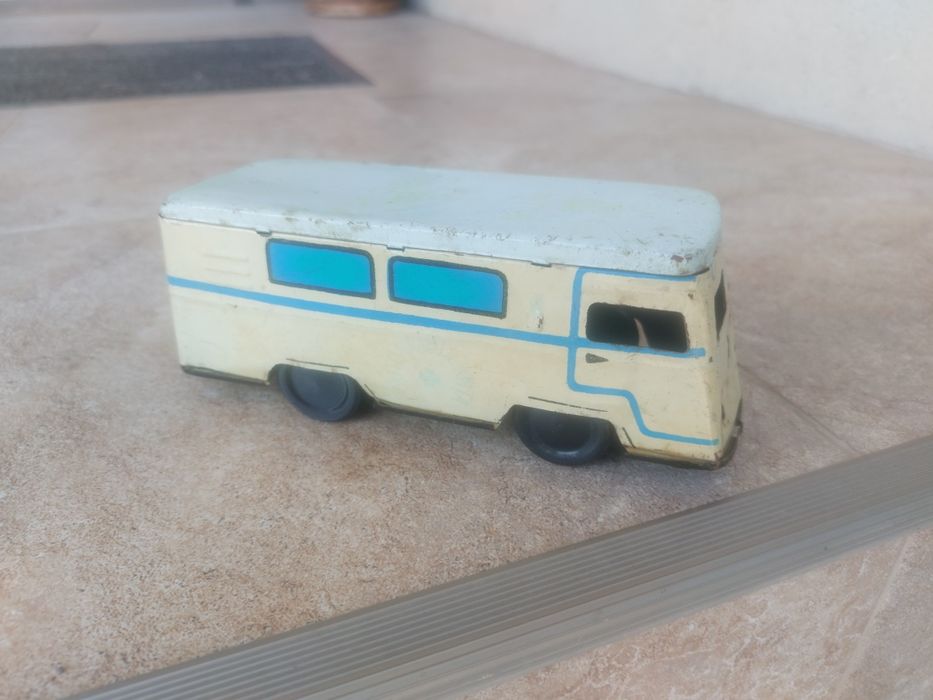 Jucarie veche românească, ambulanta tabla, anii 70