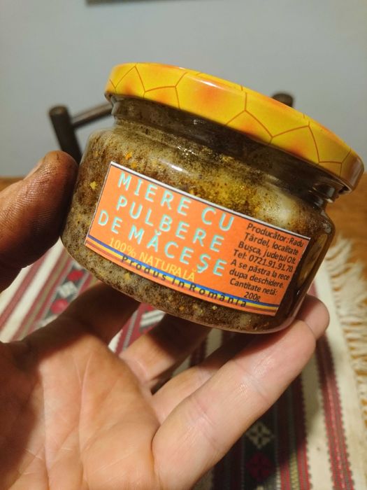 Miere cu pulbere de macese uscate - 100% NATURALA