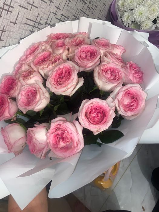 Цветы розы метровый букет и кустовые розы