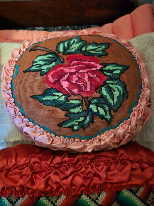 Perne decorative vechi, cusute manual