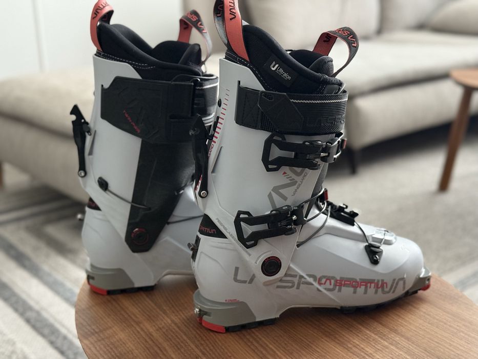 Clapari de tura La Sportiva Vanguard marimea 275 (42)