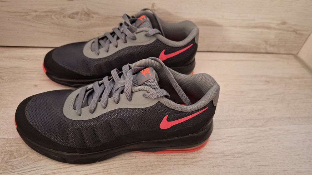Нови маратонки Nike 35  номер