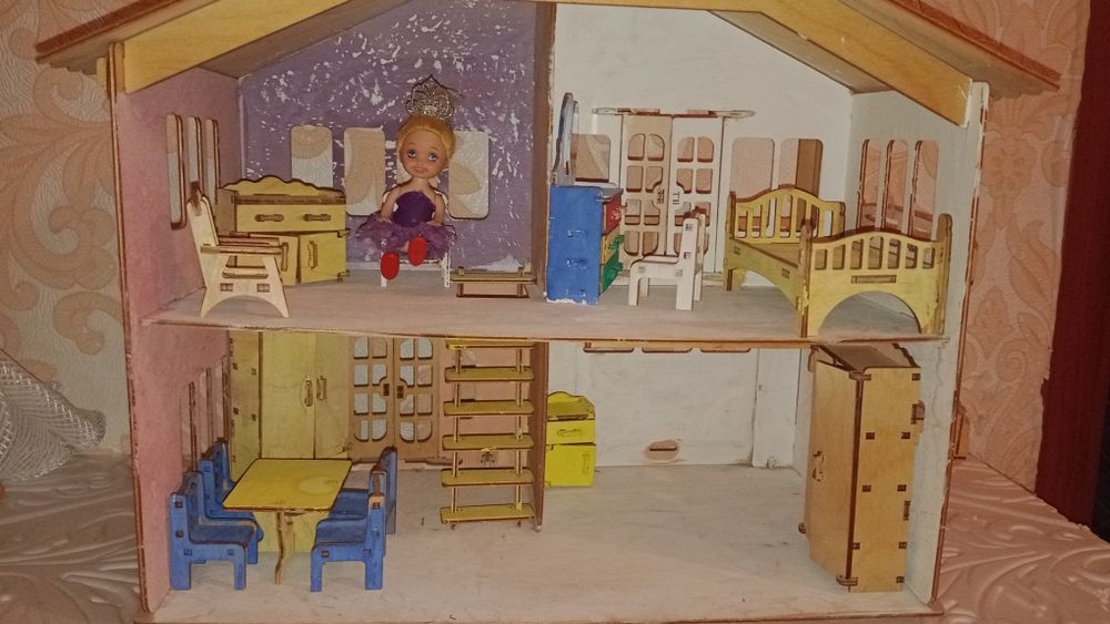 Домик для кукол с гаражом